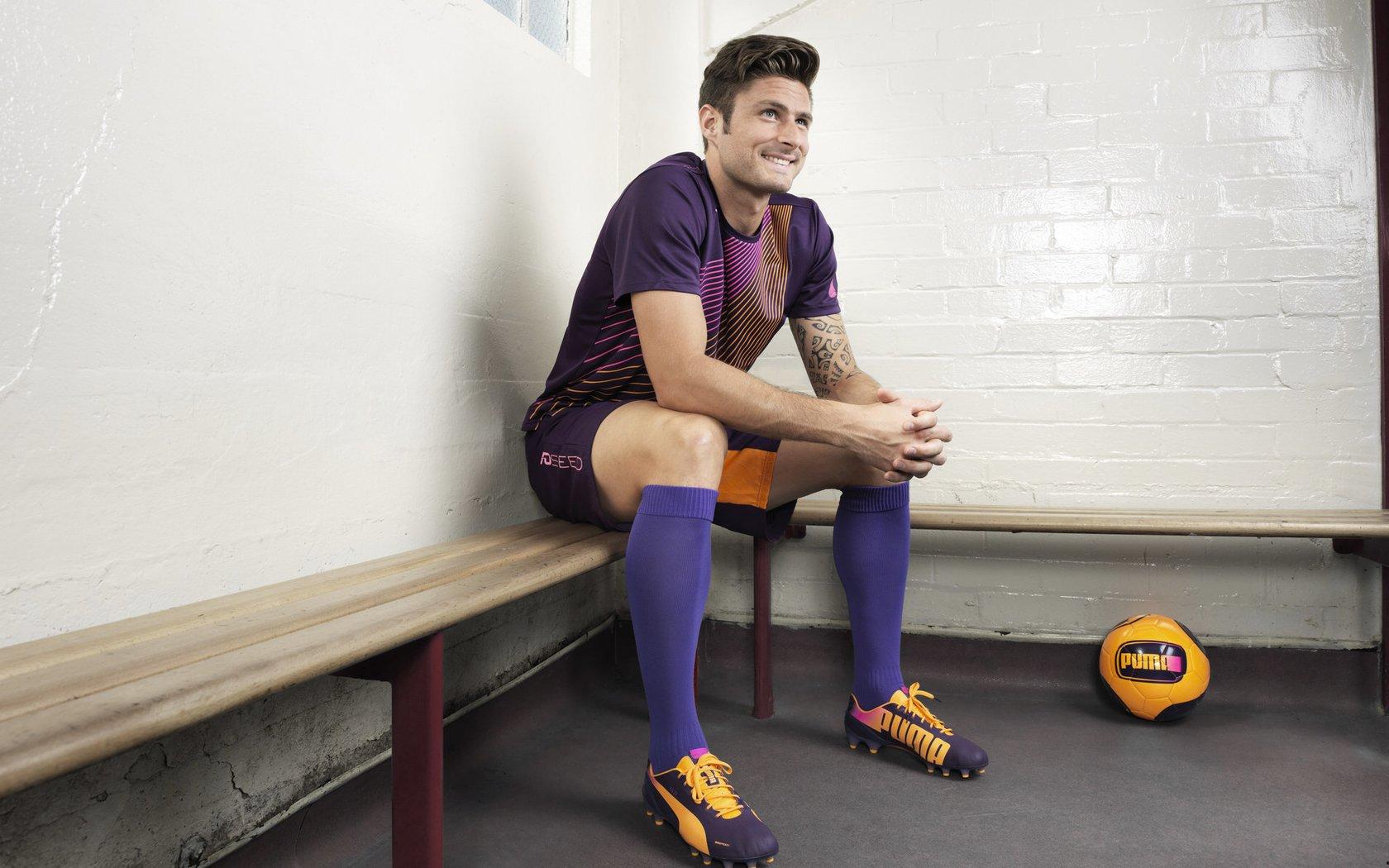 武汉三镇俱乐部双重表态，坚决拥护足协纪律处罚 内部象征性处罚阿齐兹1美元